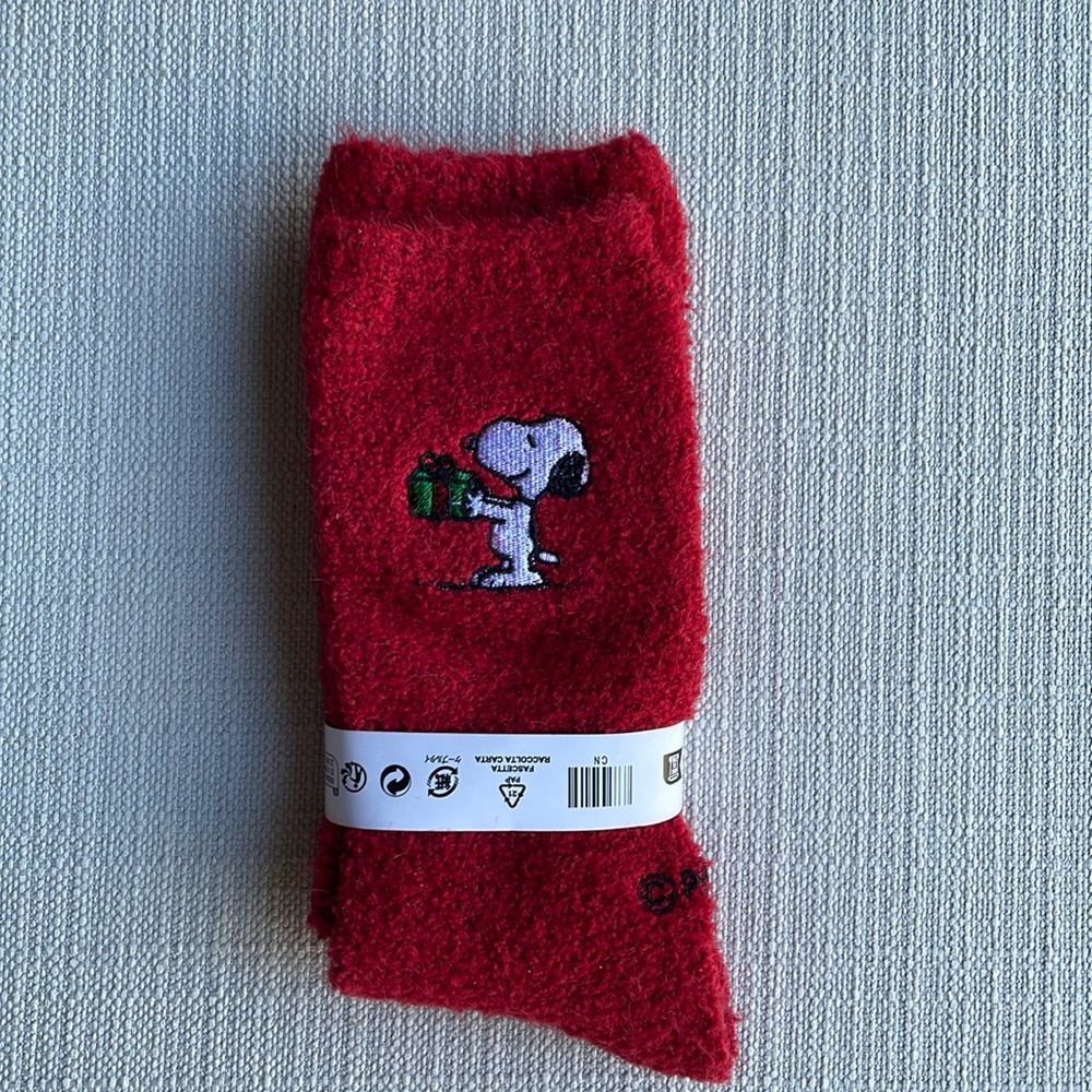 Calzedonia peanuts snoopy limited edition Red Fuzzy holiday Socks - one size